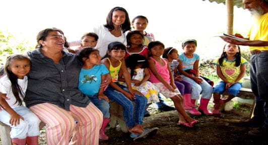 Grupo de niñas y niños
