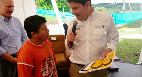 Tulio Hernán Muñoz, fue uno de los primeros felices propietarios en recibir su vivienda gratis en Popayán. Foto Edna Sandoval. MVCT