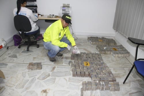 policia dinero 2