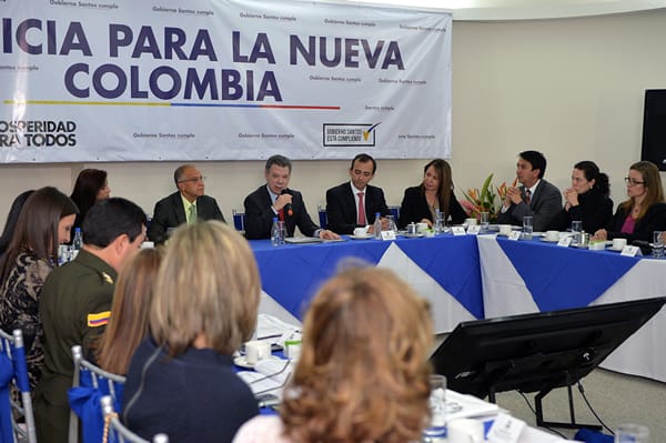Presidente Santos en Ministerio de Justicia Presidente pone plazo perentorio para resultados por presuntas interceptaciones ilegales