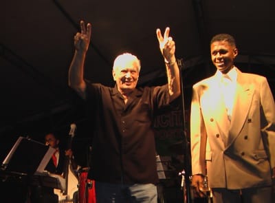 El cantante puertorriqueño Adalberto Santiago y su orquesta. Villa Rica - 15 años de fundación 1