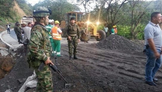 Explosión sobre la Panamericana, sur del Cauca Atentado surcauca 1