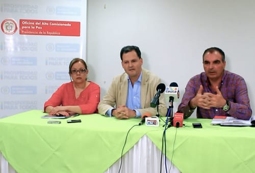 Alto Comisionado para la Paz, Sergio Jaramillo Caro; el Ministro del Interior, Aurelio Iragorri Valencia, y la plenipotenciaria del Gobierno en la Mesa de Conversaciones, María Paulina Riveros Comisionado paz-Aurelio Iragorri -web