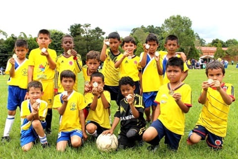 Niños futbolistas - Comfacauca Niños futbolistas - Comfacauca