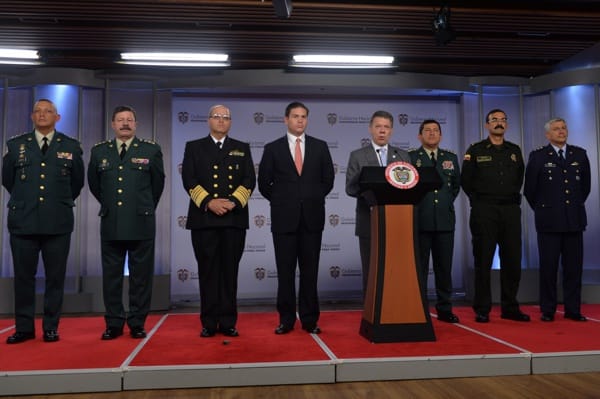 Presidente FFMM y Policia
