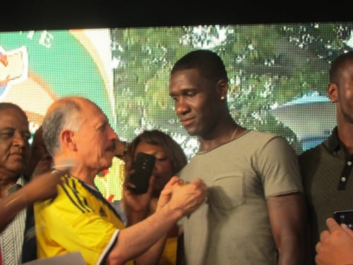 Gobernador condecora a Cristián Zapata en Villa Rica Villa Rica 17