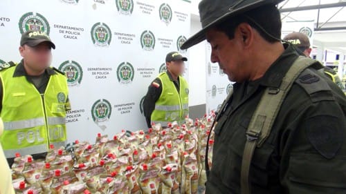 Policía incauta licor ecuatoriano de contrabando