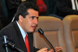 LUIS FERNANDO VELASCO