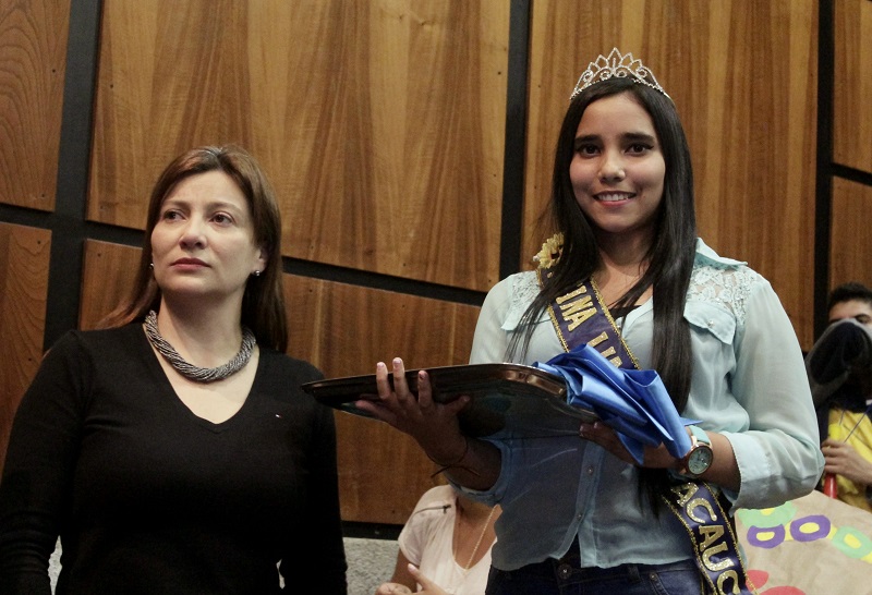 La rectora María Isabel Ramírez Mejía, y la reina Unicomfacauca 2013 RECTORA- REINA 2013