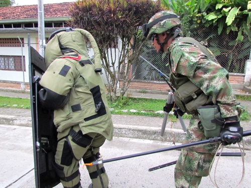 Desactivan explosivos en Inzá, Cauca Desactivan explosivos instalados por las Farc en Inzá1