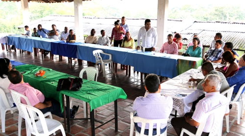 Gobernador con comunidades del Corregimiento de Mondomo