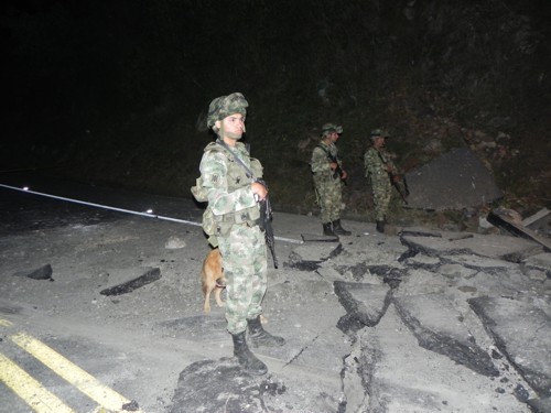 Farc destruyen vía Panamericana entre Santander y Popayán, en Caldono1