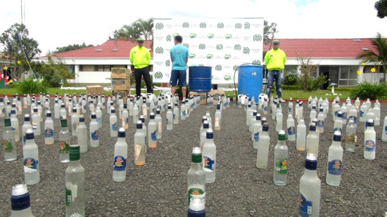 Policía incauta licor adulterado en el Cauca Policía incauta licor adulterado en el Cauca