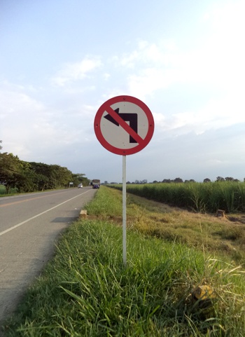Entrada a Villa Rica Prohibido entrar a Villa Rica
