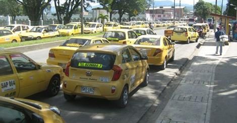 Taxis habilitados para transportar ciudadanos que se encuentren en la vía taxis