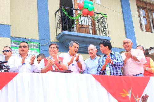 José Fernando Conejo, alcalde municipal; Juan Fernando Cristo Bustos, ministro del interior; Luis Fernando Velasco Chaves, senador, y los representantes a la Cámara Crisanto Pizo Mazabuel y Carlos Julio Bonilla Soto. Bicentenario Totoro 24