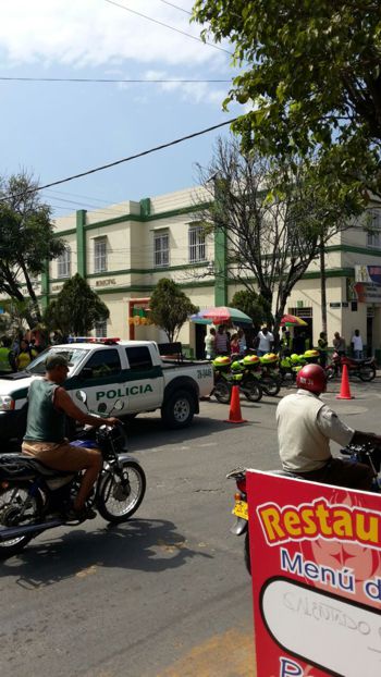 Puerto Tejada - Plantón de la Policía 3