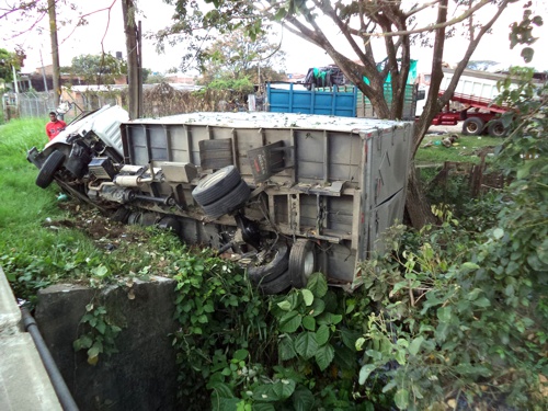 Aparatoso accidente por intento de robo en Villa Rica Aparatoso accidente por intento de robo en Villa Rica - Cauca