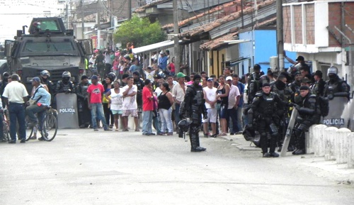 Enfrentamientos entre indígenas y Policía en Corinto Enfrentamientos entre indígenas y Policía en Corinto - Cauca