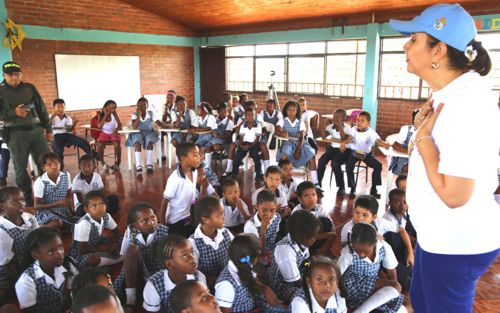 Gestora Social imparte catedra sobre valores humanos