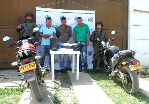 Policía capturó tres hombres transportando base de coca en Suárez Policía capturó tres hombres transportando base de coca en Suárez