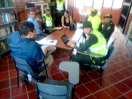 Policía realiza requisas en instituciones educativas de Santander de Quilichao Policía realiza requisas en instituciones educativas en Santander de Quilichao