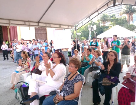 Día de la poesía en el bulevar del río Cali Día de la poesía en el bulevar del río Cali