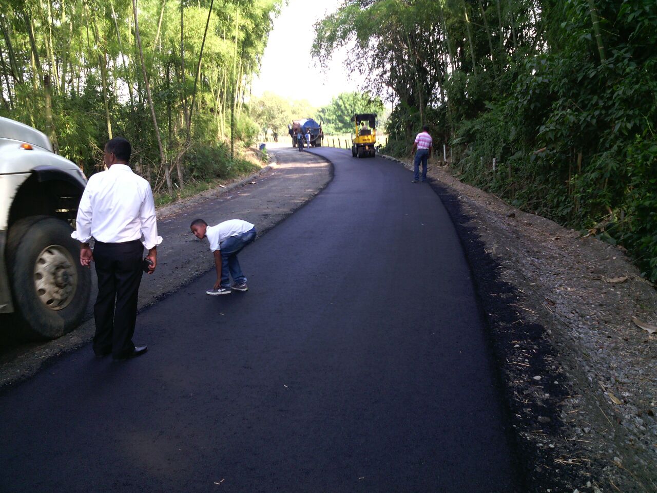 Pavimentan vía a San Antonio en Santander de Quilichao Pavimentan vía a San Antonio en Santander de Quilichao