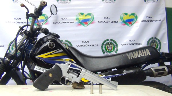 Policía recuperó moto hurtada e incautó arma de fuego en Santander de Quilichao Policía recuperó moto hurtada e incautó arma de fuego en Santander de Quilichao