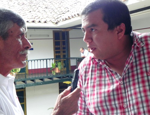 El periodista Alfonso Luna entrevista a Oscar Campo El periodista Alfonso Luna entrevista a Oscar Campo