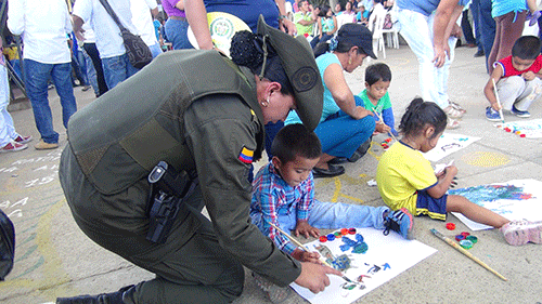 Mujer-Policía Mujer-Policía-1