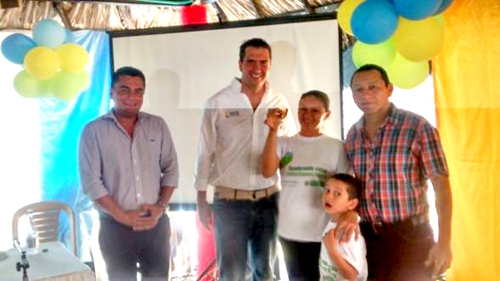 60 familias campesinas de Mercaderes estrenan casa a partir de hoy 60 familias campesinas de Mercaderes estrenan casa a partir de hoy
