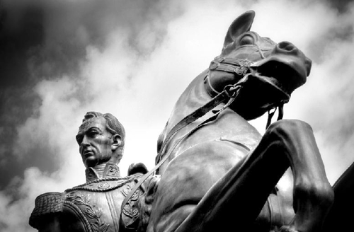 Bolívar a oscuras