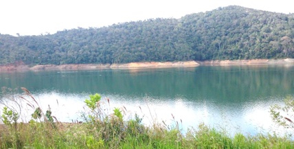 En un punto de la caminata el Lago y su montaña que lo admira En un punto de la caminata el Lago y su montaña que lo admira
