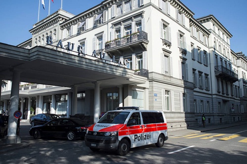 Escándalo en la FIFA, detenidos siete dirigentes en el Hotel Baur Auc Lac, Zúrich Escándalo en la FIFA, detenidos siete dirigentes en el Hotel Baur Auc Lac, Zúrich