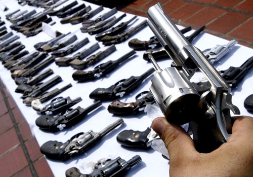 Por un año más, del 1 de enero y hasta el 31 de diciembre del 2018, el Gobierno Nacional prorrogó la prohibición del porte de armas en todo el país.