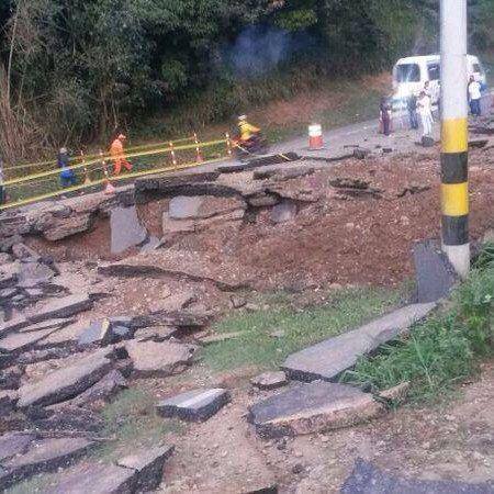 Atentado en la vía panamericana Popayan Cali Atentado en la vía panamericana Popayan Cali 3