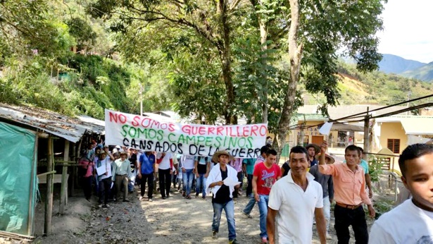 Comunidades de El Mango marcharon en protesta por el regreso de la Fuerza Pública Comunidades de El Mango marcharon en protesta por el regreso de la Fuerza Pública