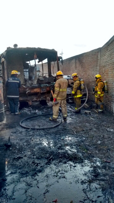 Incendio buses en Villa Rica 4