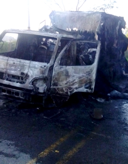 Incineran furgón en el sur del Cauca Incineran furgón en el sur del Cauca