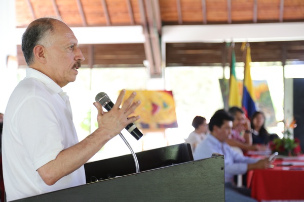 Temístocles Ortega Narváez - Gobernador del Cauca defiende protección arancelaria a la producción de azúcar Temístocles Ortega Narváez - Gobernador del Cauca defiende protección arancelaria a la producción de azúcar