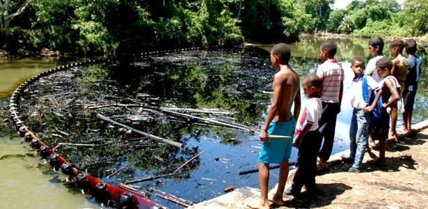 Mancha de petróleo en Tumaco Mancha de petróleo en Tumaco