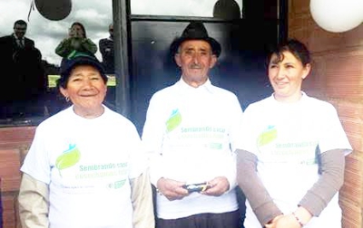 Entregan viviendas a 52 familias desplazadas de Popayán Minagricultura y Banco Agrario entregan viviendas a 52 familias desplazadas de Popayán