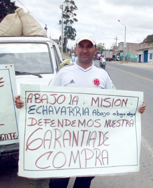 Daniel Hernández, delegado de la Dignidad Cafetera y participante del plantón cafetero realizado en el sector de Los Faroles, al sur de Popayán. Daniel Hernandez
