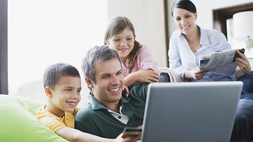 Padres pueden revisar correos de sus hijos menores de edad Padres pueden revisar correos de sus hijos menores de edad