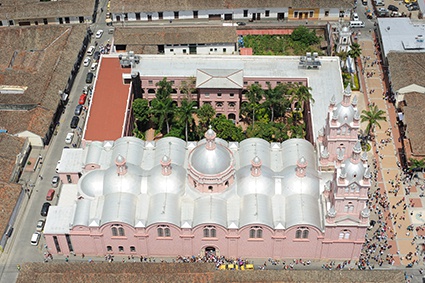 Basílica del Señor de Los Milagros - Buga - Fotografía Manuel Varona Basílica del Señor de Los Milagros - Buga - Fotografía Manuel Varona