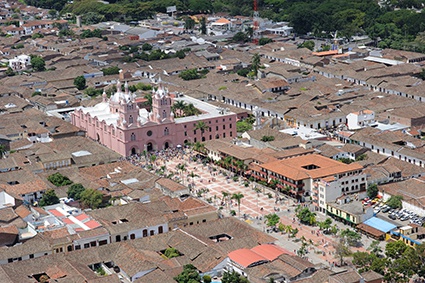 Basílica del Señor de Los Milagros - Buga - Fotografía Manuel Varona Basílica del Señor de Los Milagros - Buga - Fotografía Manuel Varona2