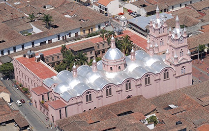 Basílica del Señor de Los Milagros - Buga - Fotografía Manuel Varona Basílica del Señor de Los Milagros - Buga - Fotografía Manuel Varona3