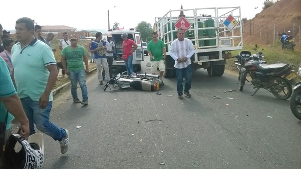 Grave accidente de tránsito en la vía a San Pedro en Santander de Quilichao Grave accidente de tránsito en la vía a San Pedro en Santander de Quilichao1