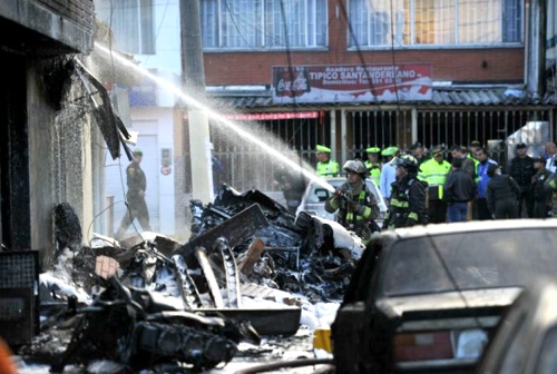 Investigan accidente de avioneta en Bogotá Investigan accidente de avioneta en Bogotá